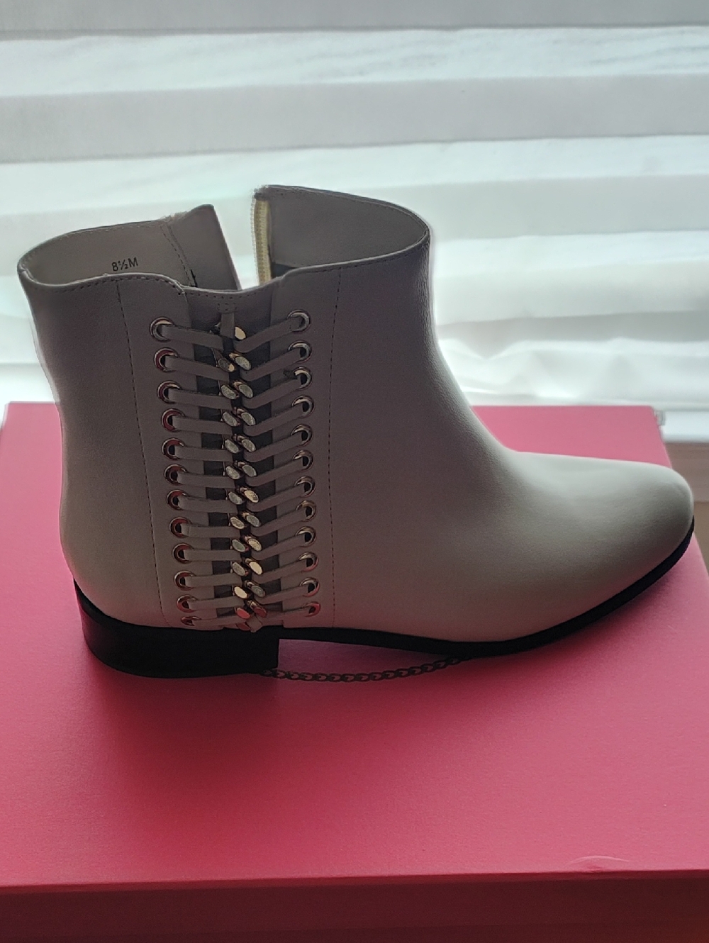 Vaneli Rheta White Lace-Detail Ankle Booties